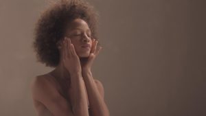 Aesop Immediate Moisture Facial Hydrosol | Hydrating Face Mist with Rose Petal & Bergamot | Hydrator for All Skin Types | Vegan. Cruelty-Free. Paraben-Free | 50 mL/1.7 oz