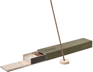 Aesop Kagerou Aromatique Incense | Earthy & Smoky Vetiver Scent | Includes Kanuma Pumice Holder | 30-Minute Burn Time | Green. Herbaceous. Woody Aroma | 33 Sticks