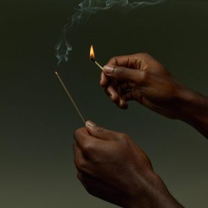 Aesop Kagerou Aromatique Incense | Earthy & Smoky Vetiver Scent | Includes Kanuma Pumice Holder | 30-Minute Burn Time | Green. Herbaceous. Woody Aroma | 33 Sticks