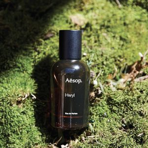 Aesop Hwyl Eau de Parfum | Smoky. Woody. Vetiver Scent | Subtle Spice and Rich Earthy Aroma | Unisex | 1.6 oz