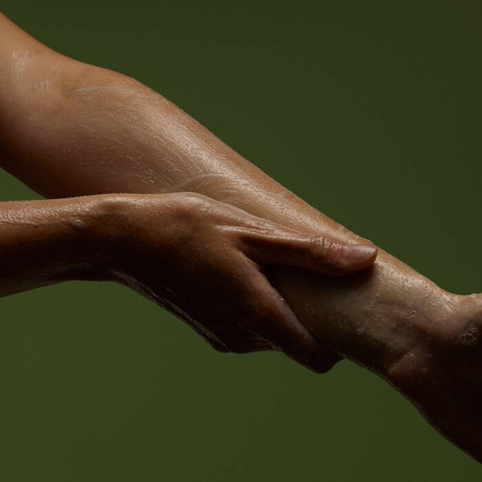 Aesop_Top_20_2025_PDP_Application_Geranium_Leaf_Body_Scrub_2000x2000px